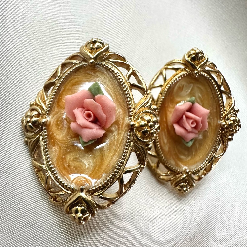 Vintage Avon Earrings Victorian Rose Style BRAND NEW STILL IN ORIGINAL BOX